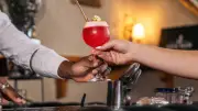 Azote liquide dans un cocktail TV : un invité en réanimation