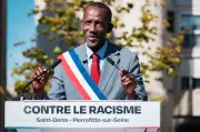 Bally Bagayoko, maire de Saint-Denis, galvanise la gauche radicale lors d'un rassemblement politique