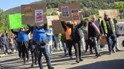 Blocage de la RN106 aux Salles-du-Gardon contre la fermeture d'une classe