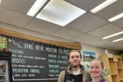 Caille : une épicerie-quincaillerie bicentenaire renaît grâce à un couple passionné