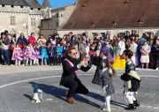 Carnaval des écoles à Barbezieux : des centaines d'élèves défilent et brûlent Monsieur Carnaval