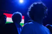 Catherine Horel critique la commémoration de 1956 par Orbán, accusée de réécriture historique