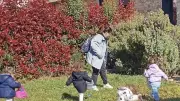 Chasse aux œufs intergénérationnelle à l'Ehpad Les Floréales de Pinet
