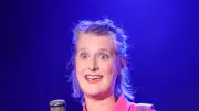 Claire Méchin illumine la Bergerie avec son seul-en-scène féministe et musical