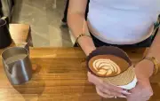Cône Paris : le café dans un cornet en chocolat, un concept venu d'Autriche