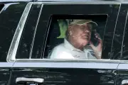 Comment les journalistes peuvent-ils contacter Donald Trump ? La réalité derrière le numéro