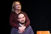 Comment être une bonne mère en se détachant de la sienne ? Analyse de la pièce 'La Grande Illusion'