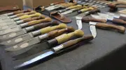 Couteaux zombies et poings américains désormais interdits en France