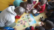 Deux hérissons relâchés à l'école de La Blaquèrerie après une réhabilitation réussie