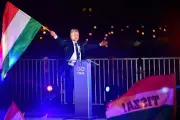 Défaite d'Orbán en Hongrie, blocus iranien, Trump critique le Pape : l'actu du 13 avril