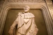 Édit de Nantes : le 13 avril 1598, Henri IV instaure la paix religieuse en France