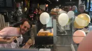 DJ baguette : des boîtes de nuit aux boulangeries, le phénomène viral
