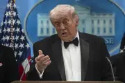 Donald Trump évacué après des tirs lors du gala des correspondants à Washington