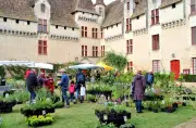Dordogne en fête : foire de la fraise géante à Nabirat et fête des plantes à Neuvic