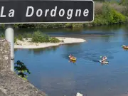 Dordogne : la navigation rétablie après le démantèlement d'une estacade effondrée