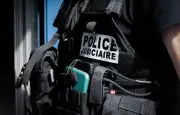 Drame conjugal à Paris : une femme de 36 ans décède après une chute, son compagnon réalisateur en garde à vue
