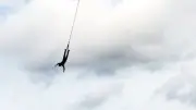 Elle meurt en tentant un selfie après un saut à l'élastique