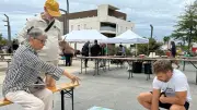 Erasmus + à Frontignan : six volontaires européens animent la fête de quartier