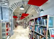 Exposition 'Vinyles 2.0' à Arudy : un voyage dans l'histoire et l'art du disque vinyle