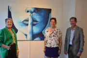 Fabienne Chaton expose « Bleu » à La Fabrique : le bleu de Prusse comme récit de résilience familiale