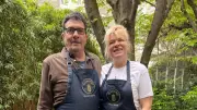 Flora Mikula et Vincent Moreau célèbrent la gastronomie du Sud à Aigues-Mortes