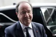 François Hollande plaide pour un compromis budgétaire 2027 avec le PS dès maintenant