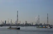 Fuite de pétrole à Anvers : le trafic portuaire partiellement paralysé en Belgique
