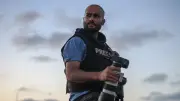 Gaza : le photojournaliste Saher Alghorra raconte l'horreur de la guerre