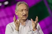 Geoffrey Hinton alerte sur les dangers de l'IA et exige une gouvernance mondiale urgente