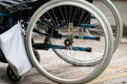 Handicap : APF France attaque l'État pour lenteur sur l'accessibilité