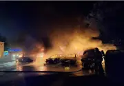 Incendie à Langon : 19 véhicules détruits sur un parking de garage automobile