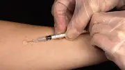 Infirmière antivax jugée pour avoir floué 404 enfants en simulant des vaccins