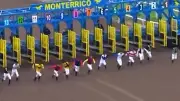 Insolite : des jockeys sprinent sans chevaux sur 100 mètres à Lima