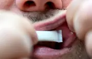 Interdiction des pouches de nicotine en France : une mesure saluée par les anti-tabac