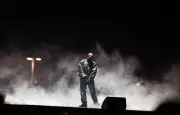 Kanye West reporte son concert à Marseille face à l'opposition politique et aux menaces d'interdiction