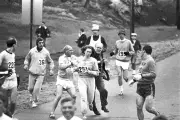 Kathrine Switzer, pionnière du marathon féminin : comment elle a brisé l'interdit de Boston en 1967