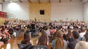 La chorale des écoliers enchante la salle Coste Rouge à Magalas