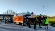 La famille Marcouyoux traverse la France en roulotte hippomobile, un périple écologique et familial