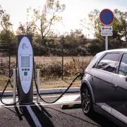 La France vise 5 fois plus de bornes électriques sur autoroutes et nationales d'ici 2035