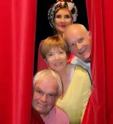 La troupe des Doux Dingues de Moliets joue 'Vendredi 13' au théâtre d'Albret