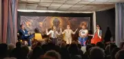 La troupe des Toitudikoi présente sa nouvelle comédie satirique à Nouillers