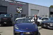 Laura Faux, une femme dans l'univers masculin des voitures sportives