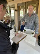 Le Médoc lance son premier millésime blanc et attire les acheteurs internationaux