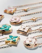 Le retour triomphal du monogramme : du logo caché au code social du luxe