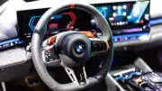Le toit en verre d'une BMW X1 explose sur autoroute avec un enfant à bord