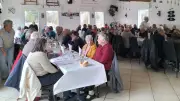Les aînés du Caylar partagent un repas convivial avant l'ascension du Roc Castel