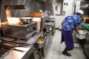 Les dark kitchens : une réalité peu reluisante derrière les menus clés en main