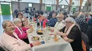 Les Joyeuses Années célèbrent la convivialité lors d'un repas dansant animé