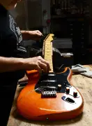 Les luthiers indépendants, héros méconnus de la guitare artisanale