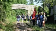 Ligne Alès-Bessèges : le collectif marche sur la voie ferrée